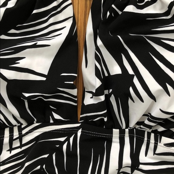 La Blanca High-Neck Cutout Halter Swimsuit - Picture 4 of 7